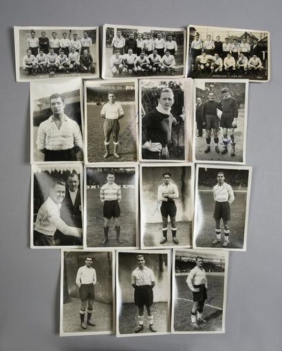 null Ensemble de 14 cartes photo du Racing Club de France des années 40. Nombreuses...