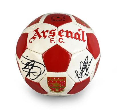null Ballon du club d'Arsenal avec les signatures des joueurs dont Thierry Henry,...