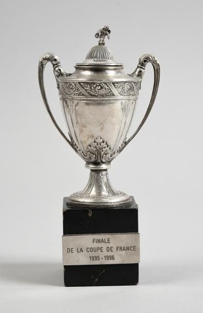 null Trophée de finaliste de la Coupe de France 1996 entre l'A.J Auxerre et le Nîmes...