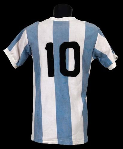 null Omar Sivori n°10.
Maillot porté avec l'équipe d'Argentine lors de la saison...