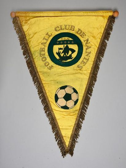 null Fanion officiel du Football Club de Nantes. Club fondé en 1943. Brodé au fil...