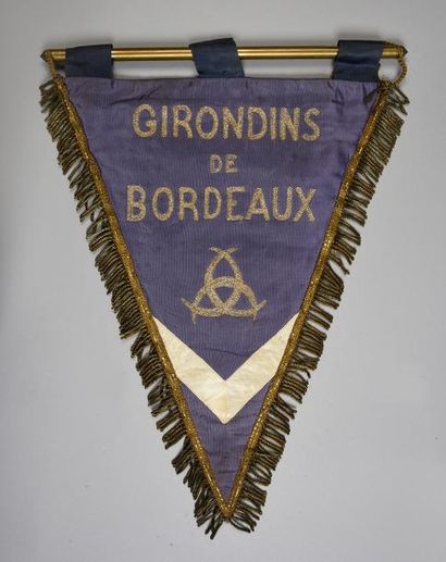 null Fanion officiel des girondins de Bordeaux. Club fondé en 1881. Ancien fanion...