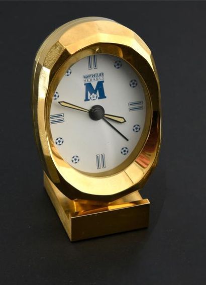 null Horloge en métal doré du Montpellier Herault SC.
Hauteur 10 cm. Dans sa boîte...