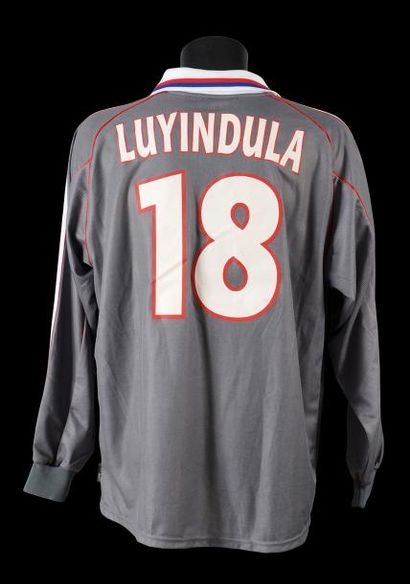 null Péguy Luyindula n°18.
Maillot de l'Olympique Lyonnais pour la Coupe de l'UEFA...