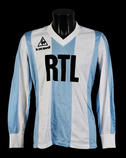 null Maillot n°5 du Racing Club de Paris porté lors de la Coupe de France 1981-1982...