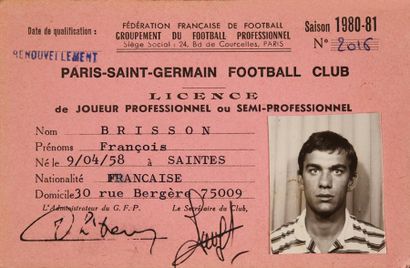 null François Brisson.
Licence de joueur professionnel au Paris Saint-Germain pour...