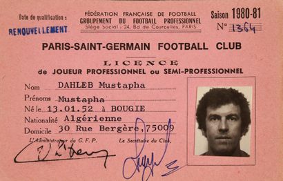 null Mustapha Dahleb.
Licence de joueur professionnel au Paris Saint-Germain pour...