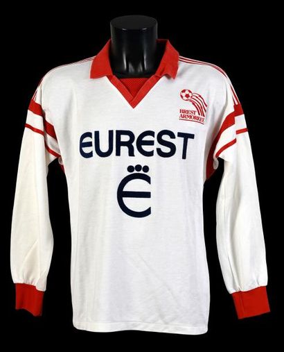 null Maillot n°6 du Brest Armorique porté lors de la saison 1989-1990. Le club utilisera...