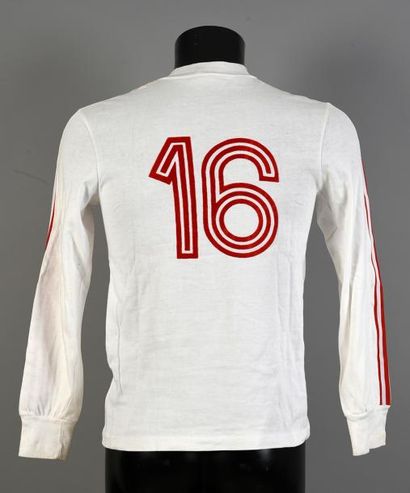 null Maillot exterieur n°16 du Nîmes Olympique porté pour la saison 1980/81 du Championnat...