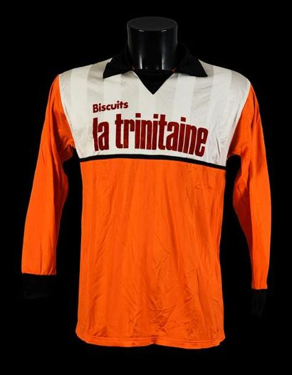 null Bernard Mahmoud n°10.
Maillot porté avec le FC. Lorient lors de la saison 1986/1987,...