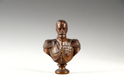 null Nicolas II, empereur de Russie. Buste en bronze à patine brune le représentant...