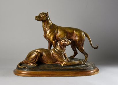 Édouard DELABRIERRE (1829-1912) Deux dogues.
Bronze à patine brune mordoré.
Signé...