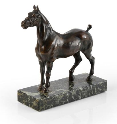 Gaston d'ILLIERS (1876-1932). d'après Le cob anglais.
Bronze à patine brun-clair...