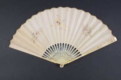 null La beauté de Campaspe, vers 1800-1810
Eventail plié, feuille en peau doublée...