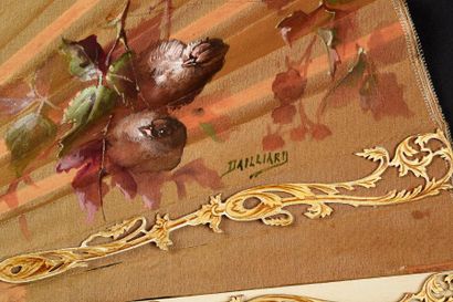 Dailliard Fleurs de dahlias, vers 1890
Eventail plié, feuille en pongé de soie, en...