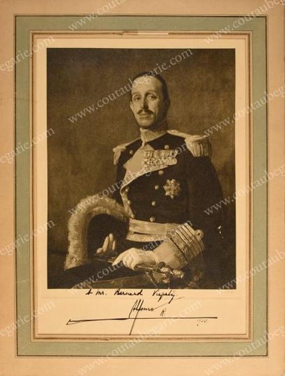 null * ALPHONSE XIII, roi d'Espagne (1886-1941)
Portrait photographique signé Moreno...