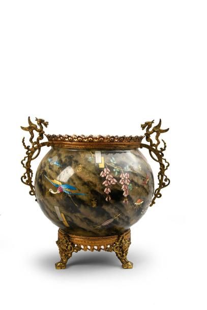 null Vase globulaire dit aquarium en porcelaine du japon figurant des grues, papillons,...