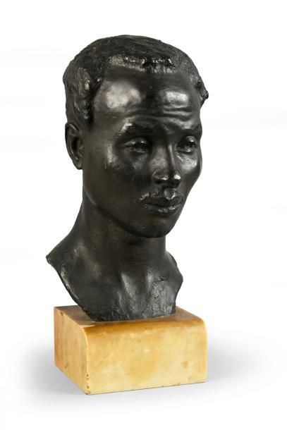 Edmond DESCA (1855-1918) 
Buste d'africain. Etude pour la mort du Lion de 1913.
Bronze...