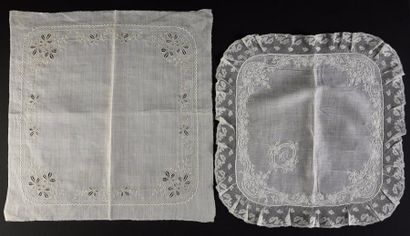 null Deux mouchoirs en linon brodé, 2eme moitié du XIXe siècle.
En linon fil de main...