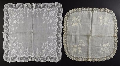 null Deux mouchoirs en linon brodé, 2ème moitié du XIXe siècle.
Deux mouchoirs en...