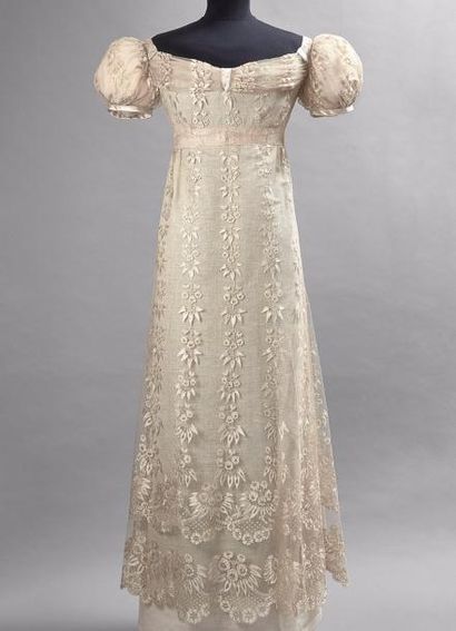 null Rare robe de mariée en Blonde de Caen, fuseaux, vers 1815.
Robe de mariée à...