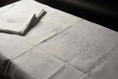 null Service de table, nappe et douze serviettes, fin du XIXe siècle.
Service en...