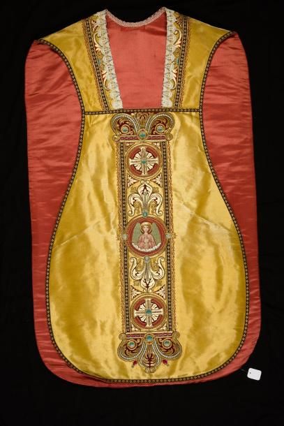 null Remarquable chasuble néo-byzantine, fin du XIXe siècle, en drap d'or, les orfrois...