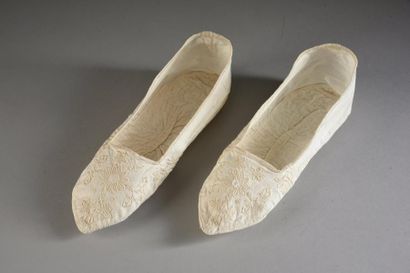 null Paire de chaussures d'intérieur ou pantoufles, fin du XVIIIe - début du XIXe...