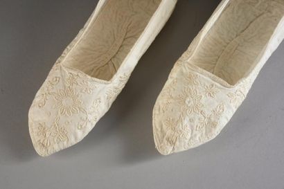 null Paire de chaussures d'intérieur ou pantoufles, fin du XVIIIe - début du XIXe...