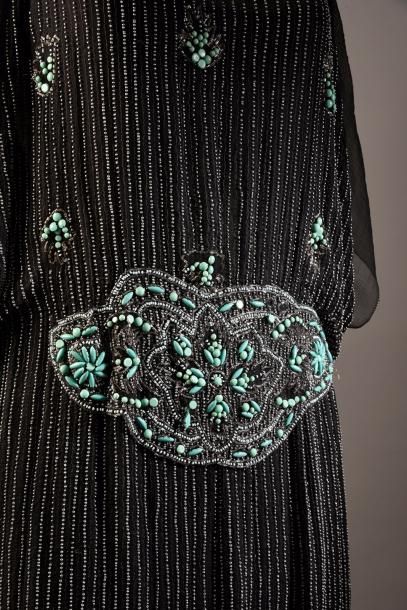 null Robe du soir, Haute couture, vers 1920-1925, robe de dessous en crêpe de soie...