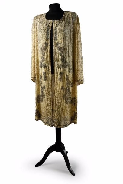 null Manteau du soir japonisant, Haute couture, vers 1930, gaze de coton ivoire brodée...