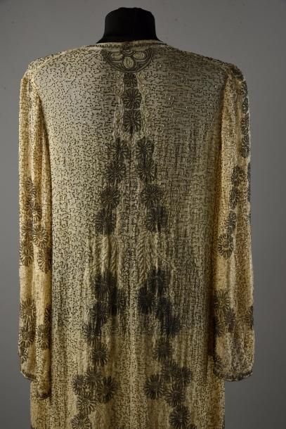 null Manteau du soir japonisant, Haute couture, vers 1930, gaze de coton ivoire brodée...