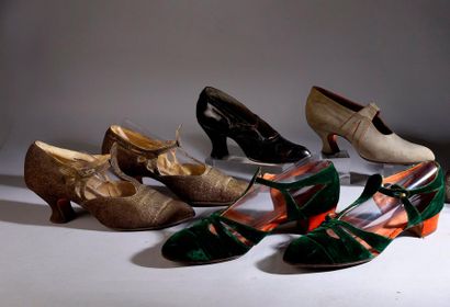 null Réunion de paires et modèles de chaussures, vers 1920-1930, deux paires de salomés...