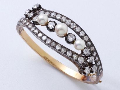 null Bracelet jonc rigide ouvrant en or 750 et argent800 millièmes décoré de perles...
