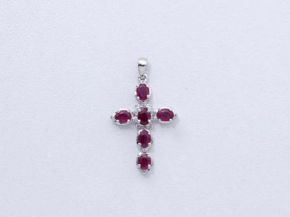 null Pendentif en or gris 750 millièmes retenant une croix décorée de rubis ovales...