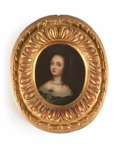 null Miniature représentant une jeune femme au collier de perles.
France, XVIIe siècle.
Cadre...