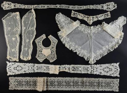 null Sept accessoires du costume féminin en dentelle, 2 ème moitié du XIXe siècle.
Deux...