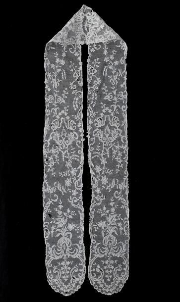 null Barbe ou cravate en dentelle d'Alençon à l'aiguille, 2eme moitié du XIXe siècle.
Barbe,...