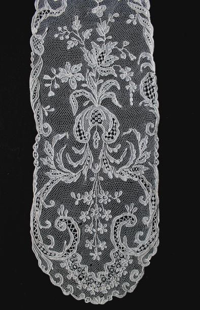 null Barbe ou cravate en dentelle d'Alençon à l'aiguille, 2eme moitié du XIXe siècle.
Barbe,...