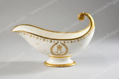 null LOUIS XVIII, roi de France (1755-1824).
Grande saucière en porcelaine, à décor...