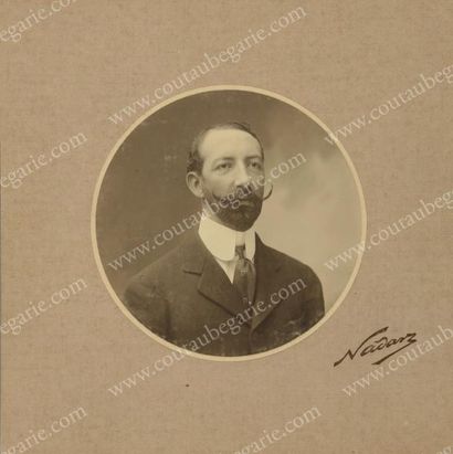 null JEAN, prince d'Orléans, duc de Guise (1874-1940).
Portrait photographique signé...