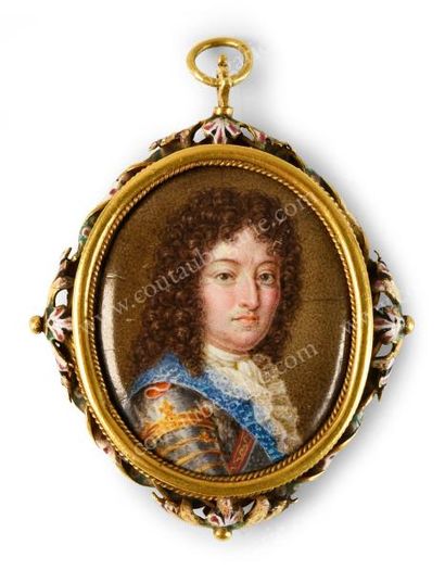 null MÉDAILLON PENDENTIF.
Contenant un portrait miniature polychrome sur émail, de...