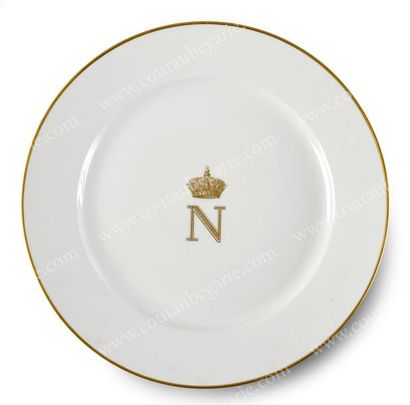 null SERVICE DES BALS POUR LA TABLE DE L'EMPEREUR NAPOLÉON III.
Assiette plate en...
