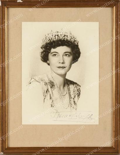 null PAUL Ier, roi de Grèce (1901-1964).
Portrait photographique N&B, monté sur carton,...