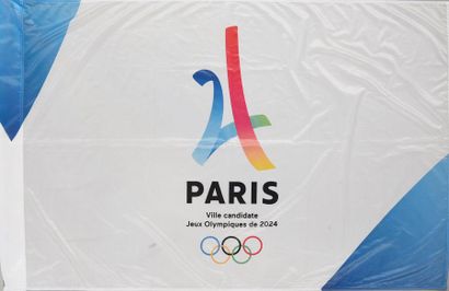 null Drapeau de la canditature de Paris aux Jeux Olympiques de 2024.
Dim. 99x149...