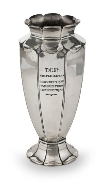 null Trophée du tournoi simple dames du T.C.P. (Tennis Club de Paris) remporté en...