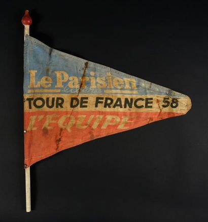 null Fanion officiel de voiture sur le Tour de France 1958 remporté par Charly Gaul.
Longueur...