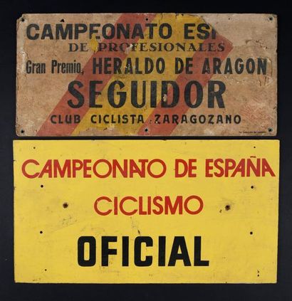 null Ensemble de 2 plaques véhicule du Championnat d'Espagne «Officiel et «Suiveur»....
