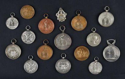null Collection de 15 médailles de courses vélocipédique entre 1889 et 1892. Certaines...