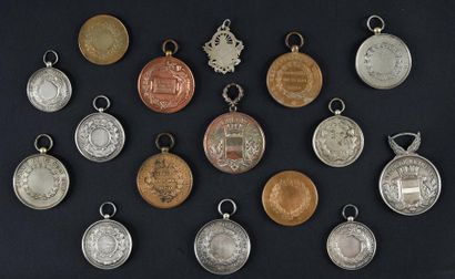 null Collection de 15 médailles de courses vélocipédique entre 1889 et 1892. Certaines...